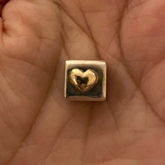 Pandora - Picture 1 of 1